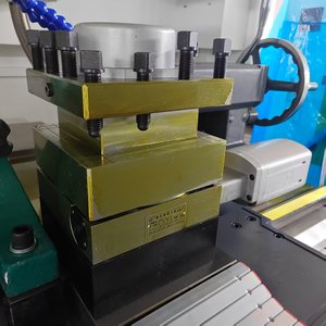 Máy tiện <span class=keywords><strong>CNC</strong></span> ck6160a hạng nặng với trục chính 8 trạm chính xác cao để gia công kim loại - Product Image 4