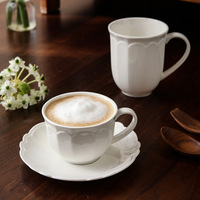 Service de table en porcelaine blanche festonnée, tasses et assiettes en céramique, vaisselle compatible micro-ondes et lave-vaisselle pour la maison et les réceptions