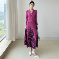 Robe plissée Miyake de luxe léger à col tailleur imprimé, nouvelle collection automne 2026, boutonnage simple, style décontracté français pour femme