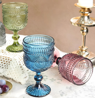 Vente en gros de 5 styles de gobelets à vin vintage verts embossés, verrerie de luxe rétro colorée pour la décoration de mariages, de fêtes et d'événements