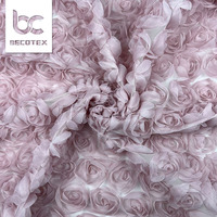 Nouveau tissu en dentelle de mousseline de soie brodée de fleurs 3D personnalisées pour robe de fille