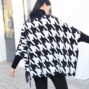 Phụ Nữ Cổ Cao Áo Len Không Đều Họa Tiết Hình Học Sọc Áo Thun Poncho Khăn Choàng - Product Image 2