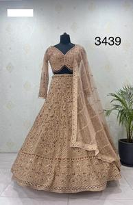 Lehenga ชาติพันธุ์อินเทรนด์สำหรับผู้หญิงใน georgette และสุทธิด้วยการปักหนักสำหรับงานรื่นเริงและงานแต่งงานโอกาส - Product Image 6