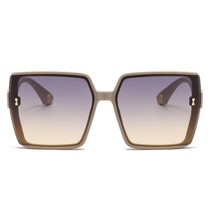 Gafas de sol polarizadas TAC con montura cuadrada de estilo europeo para mujer, UV400, antirreflejos, montura de plástico y metal, lentes negras - Product Image 2