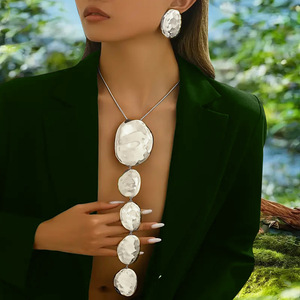 2025 Nieuwe Aanwinst Nieuwe Modieuze Ovale Oorbellen Lange Y-vormige Ketting Trui Ketting Retro Lange Hanger Geometrische Kettingen Set - Product Image 6
