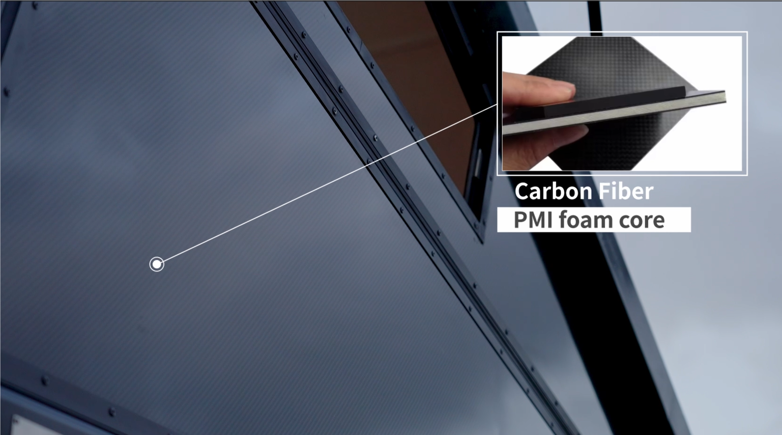 Fram noir avec panneau en fibre de carbone