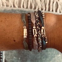 Bracelet superposé multi-matériaux en forme de cœur, plaqué or, avec pierres naturelles, rubans, perles et chaînes métalliques, best-seller pour femme