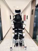 Robot de rééducation exosquelettique portable - Dispositif de rééducation des membres inférieurs pour hémiplégie