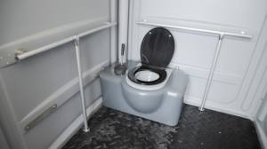 Toilettes portables en PEHD pour fauteuils roulants, conformes ADA, durables, cabine sanitaire extérieure avec rampe et rampes <span class=keywords><strong>d</strong></span>'accès pour parcs <span class=keywords><strong>publics</strong></span> et zones <span class=keywords><strong>de</strong></span> travail - Product Image 3
