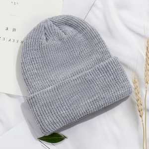 Gorro de Punto Acrílico 100% Estilo Coreano Japonés para Otoño e Invierno, Unisex, Cálido, de Hilo Grueso, con Diseño de Logotipo Personalizado, Informal para Adultos - Product Image 2