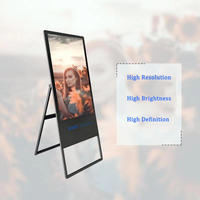 Main iklan mall belanja dan toko restoran layar LCD portabel dengan papan reklame Digital baterai dapat diisi ulang