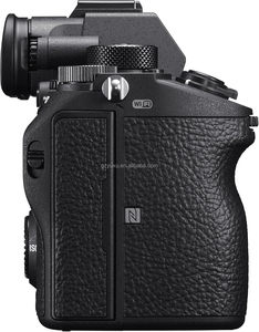 Cámara sin Espejo Usada A7R <span class=keywords><strong>III</strong></span>, Sensor de Fotograma Completo de 42.4MP, Disparo de 10fps, Video 4K, Estabilización de 5 Ejes en el Cuerpo, Enfoque Automático <span class=keywords><strong>R</strong></span>ápido - Product Image 5