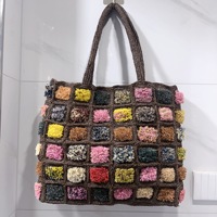 Sac fourre-tout en raphia fait main au crochet, motif carrés colorés, sac à bandoulière tissé bohème, sac de plage élégant et durable pour femme