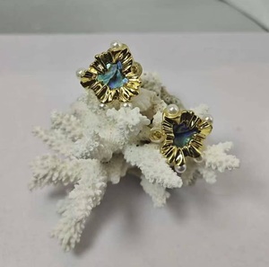 Pendientes de Moda en Forma de Corazón, Latón con Baño de Oro Real, Incrustados con Concha de Abulón Natural y Perlas - Product Image 6