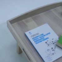 Table carrée ergonomique en bois massif au design contemporain pour bébés et enfants, idéale pour l'éducation précoce, le dessin, les jeux - École, maison, bureau, chambre