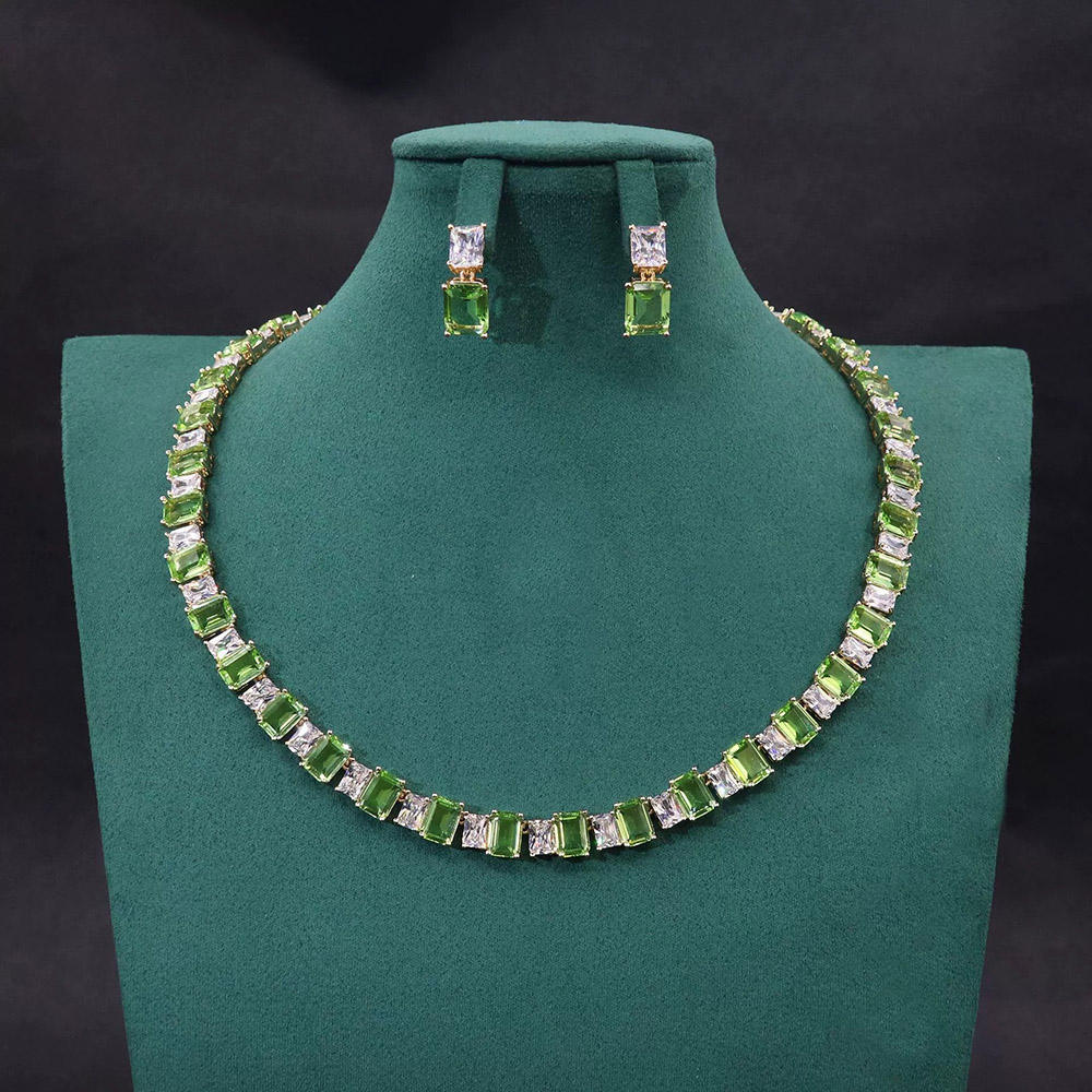 สีเขียว