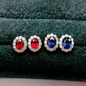 Bijoux fantaisie, or blanc massif 14 carats, saphir bleu royal ovale vif de 1,0 carat, boucles d'oreilles à clous en rubis - Product Image 2