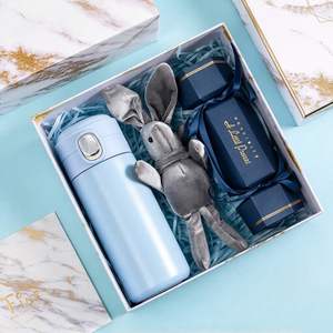 Set de Regalo de Lujo para Damas de Honor, Bodas o Cumpleaños, con Toalla de Felpa Coral con Impresión UV y Botella Aislada, en Caja de Regalo Empresarial - Product Image 1