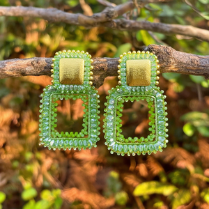 Boucles d'oreilles pendantes tendance en acier inoxydable 316L plaqué or PVD, design carré perlé vert durable et résistant - Product Image 3