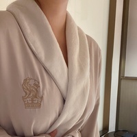 Jubah Mandi Hotel Bintang 5 Softextiles Grosir Logo Kustom Jubah Mandi Lapis Ganda Tebal Daya Serap Air Tinggi Polos Unisex Model Sama