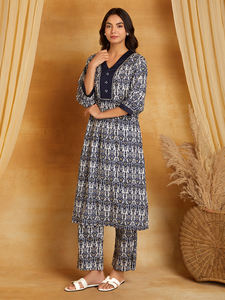 ชุดเซ็ตเสื้อผ้าลายดอกไม้สไตล์อินเดีย คอลเลคชั่น Sanash สำหรับฤดูใบไม้ร่วง ผลิตจากวัสดุรีไซเคิล เหมาะสำหรับงานปาร์ตี้  ขายดี ใหม่ล่าสุด - Product Image 3