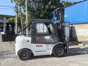 Chariot élévateur TCM 5 T d'occasion Moteur diesel à mât 3 étages de 5 tonnes, faible durée, hauteur de levage de 4000mm, bien entretenu, prêt à fonctionner - Product Image 3