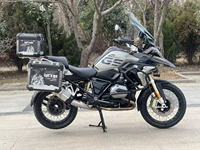 Moto BMW1i R 1200 GS Adventure, moteur Boxer Twin de 1170 cm3, capacité tout-terrain, motos à essence