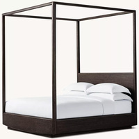Lit plateforme élégant et minimaliste en chêne clair avec panneau lisse, cadre à baldaquin et base en plinthe encastrée pour chambre à coucher, personnalisable OEM