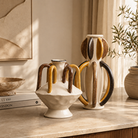 Vase en céramique sculptural blanc cassé avec motif en boucle caramel, vase décoratif pour fleurs, pour le salon, décoration de la maison