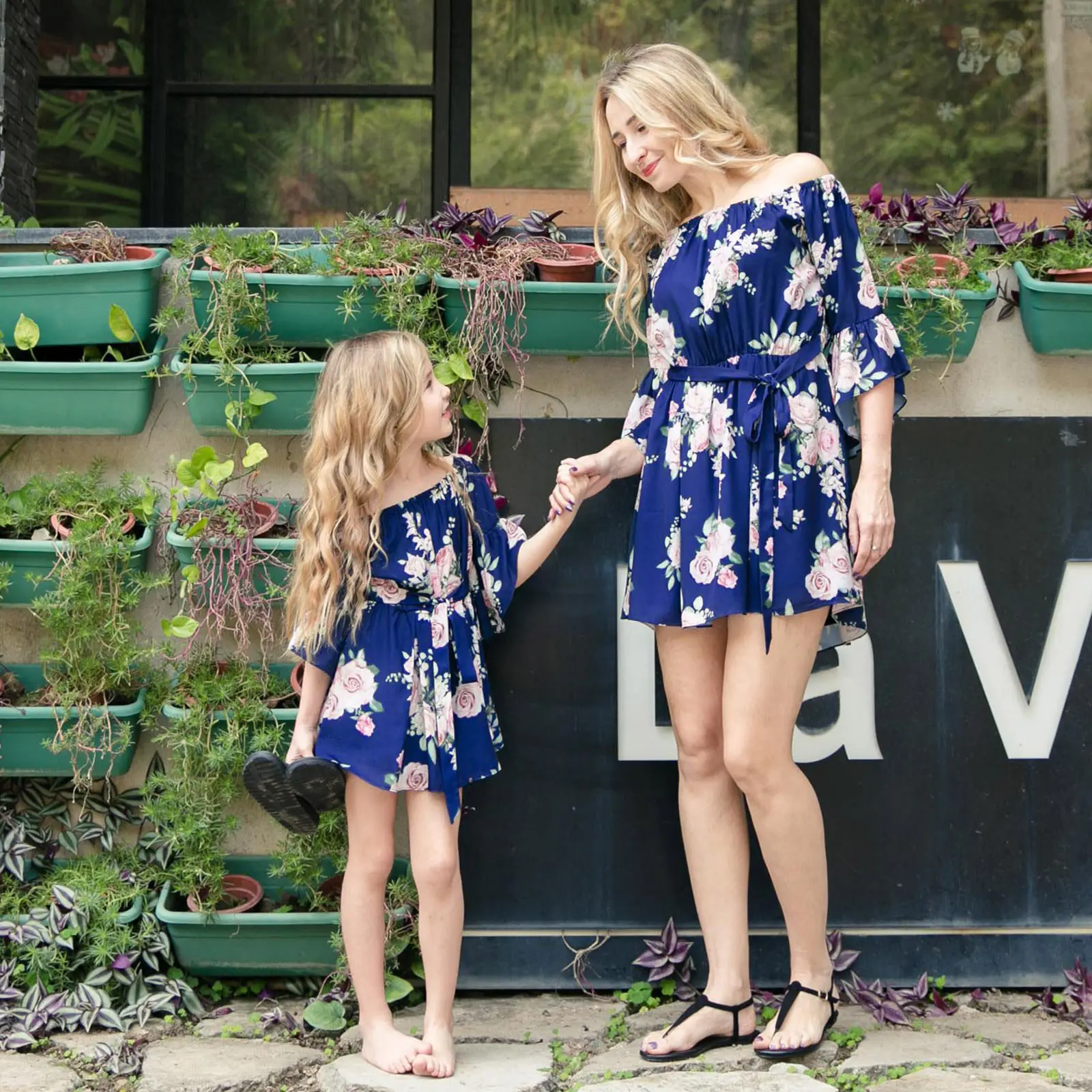 Neue eBay europäische Modelle Mode Großhandel Wort Schulter druck Rüschen Mutter Tochter Eltern-Kind-Kleid