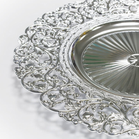 Assiettes de présentation de luxe écologiques à motif floral de 13 pouces pour mariage, vaisselle décorative en plastique pour réceptions et fêtes (vente en gros)