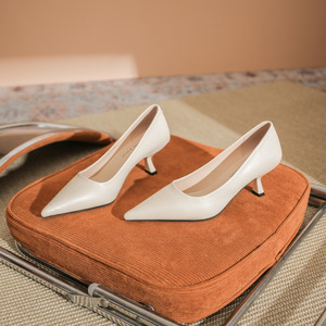 Zapatos de Tacón Bajo para Mujer, Modelo 9125A, Punta en Pico, Cuero Genuino, para Oficina y Trabajo - Product Image 1