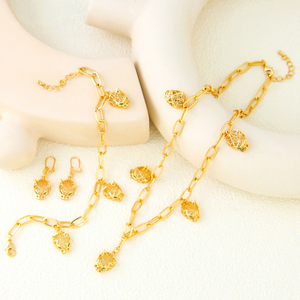 Juego de 4 Collares de Leopardo en Color Oro 21k de Lujo, Juego de Joyería Vintage con Pantera Hueca Chapada en Oro Resistente al Agua para Mujer - Product Image 4