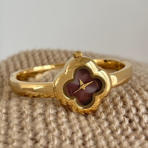 Nouvelle montre à cadran en forme de trèfle doré, montre-bracelet élégante et raffinée, style rétro, montre-bracelet à quartz pour femmes - Product Image 5