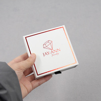 Contenitore di cartone di lusso bianco personalizzato per gioielli stampato in rilievo custodia inclusa