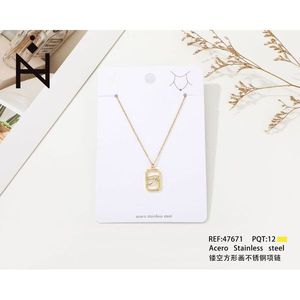 Collana in Acciaio Inossidabile Traforata Quadrata con Catena Sottile - Product Image 2