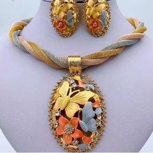 Conjunto de joyas con acento de diamantes nupciales para mujer de moda con chapado en oro grueso para bodas, compromisos y fiestas - Product Image 2