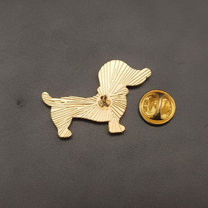 En stock personnalisé mignon chiot chien vêtements Animal émail broche insigne broche métal épinglette - Product Image 4