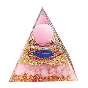 Ornement pyramidal en résine époxy œil de chat rose, décoration de bureau, collection, cadeau - Product Image 5