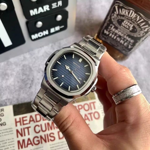 New  Men's Watch Fashion Quartz Watch Stainless Steel Strap, Luminous Waterproof Strap, Calendar Quartz Watch