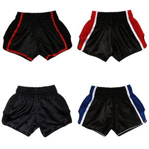 Shorts décontractés pour hommes à taille mi-haute avec cordon de serrage, noir avec bande latérale rouge et bleue, en satin respirant 100% polyester, logo personnalisé sur le devant - Product Image 1