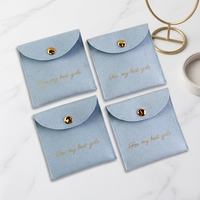 Pochette de rangement pliable en velours personnalisée Luda 9x9cm, avec logo imprimé sur mesure, en microfibre suédée, pour présentation de colliers