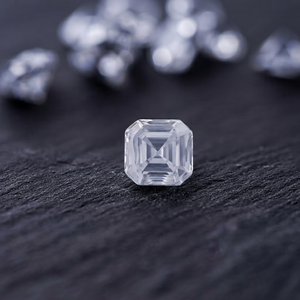 Diamant de laboratoire taille Asscher couleur E 4,5 carats VS1 certifié IGI CVD 3EX coupe excellente – Fournisseur en gros pour acheteurs de diamants B2B mondiaux - Product Image 1