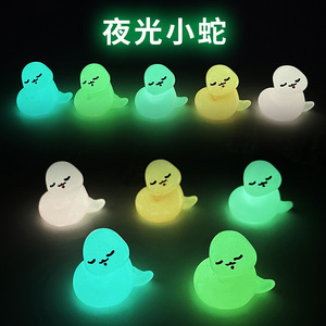 Lindas figuras de serpiente pequeñas que brillan en la oscuridad, accesorios decorativos de resina plástica para decoración de habitación de niños de 7 a 12 años, Unisex - Product Image 2