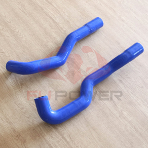 Haute qualité pour Land Rover <span class=keywords><strong>Defender</strong></span> et <span class=keywords><strong>Defender</strong></span> Puma 2.4 <span class=keywords><strong>TD4</strong></span> TDCi Kit de tuyau de suralimentation en Silicone PNH500660 / PNH500670 - Product Image 1