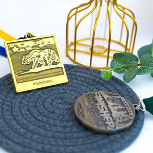Medallas de metal personalizadas de alta calidad Ghana University Marathon Fun Run Kickboxing Sublimación en blanco Premios Titular Premium Craft - Product Image 1