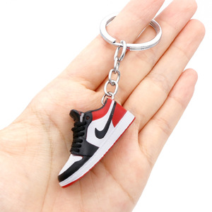 พวงกุญแจรูปรองเท้า <span class=keywords><strong>AJ1</strong></span> <span class=keywords><strong>Low</strong></span>-top แบบขายส่ง รุ่น Chicago Sakura Hanamichi North Carolina Blue Sneakers กล่องสุ่มอุปกรณ์เสริม - Product Image 4