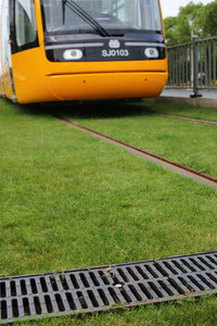 Série complète EN1433 de caniveaux de drainage en béton polymère, grilles en fonte ductile et en acier inoxydable pour projets municipaux et commerciaux - Product Image 4