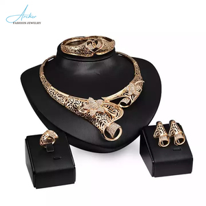 Kadın lüks 4-Piece brezilyalı suudi 18K altın Dubai gelin takı seti alaşım alyans parti bilezik altın afrika moda - Product Image 1