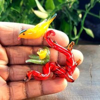 Figurine d'oiseau en verre, base rouge, oiseau jaune, forme irrégulière, décoration Feng Shui, ornement de table, fournitures de bureau